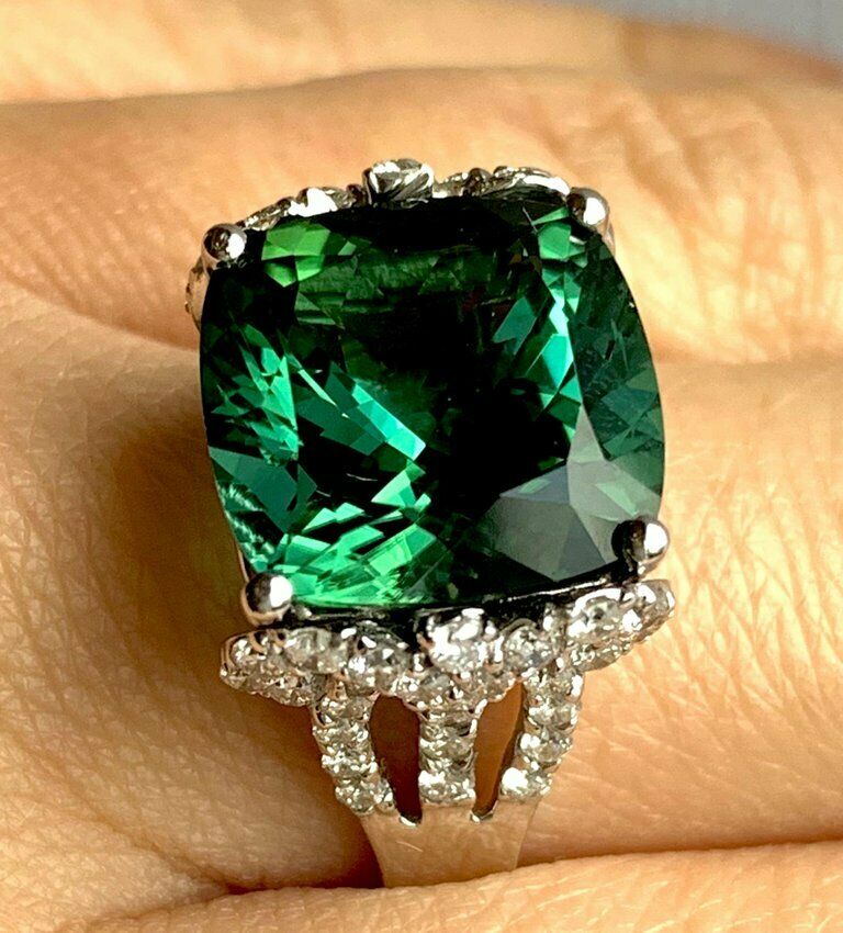 Amazing 15.90ct Carat Green Tourmaline And White Cz Engagement 925 Silver Ring